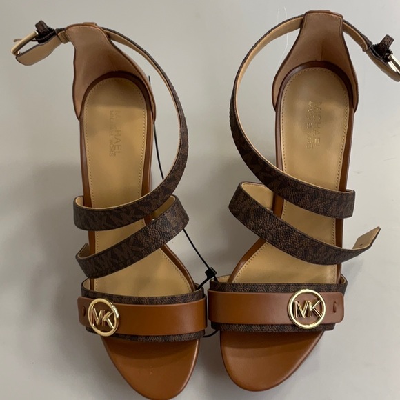 Make: Michael Kors Brand New without tag sizes 8.5 and 9 - Picture 7 of 7
